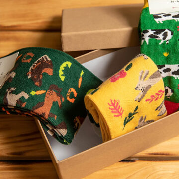 Socken Box: Wo sich Hase, Kuh und Pferd begegnen