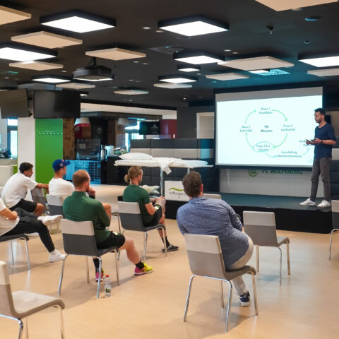 Wolfsburg, 06.08.2021: die schlafzimmerei: sleep-life-balance Workshop zum Thema "gesunder Schlaf" bei den Fussball-Profis des VFL Wolfsburg